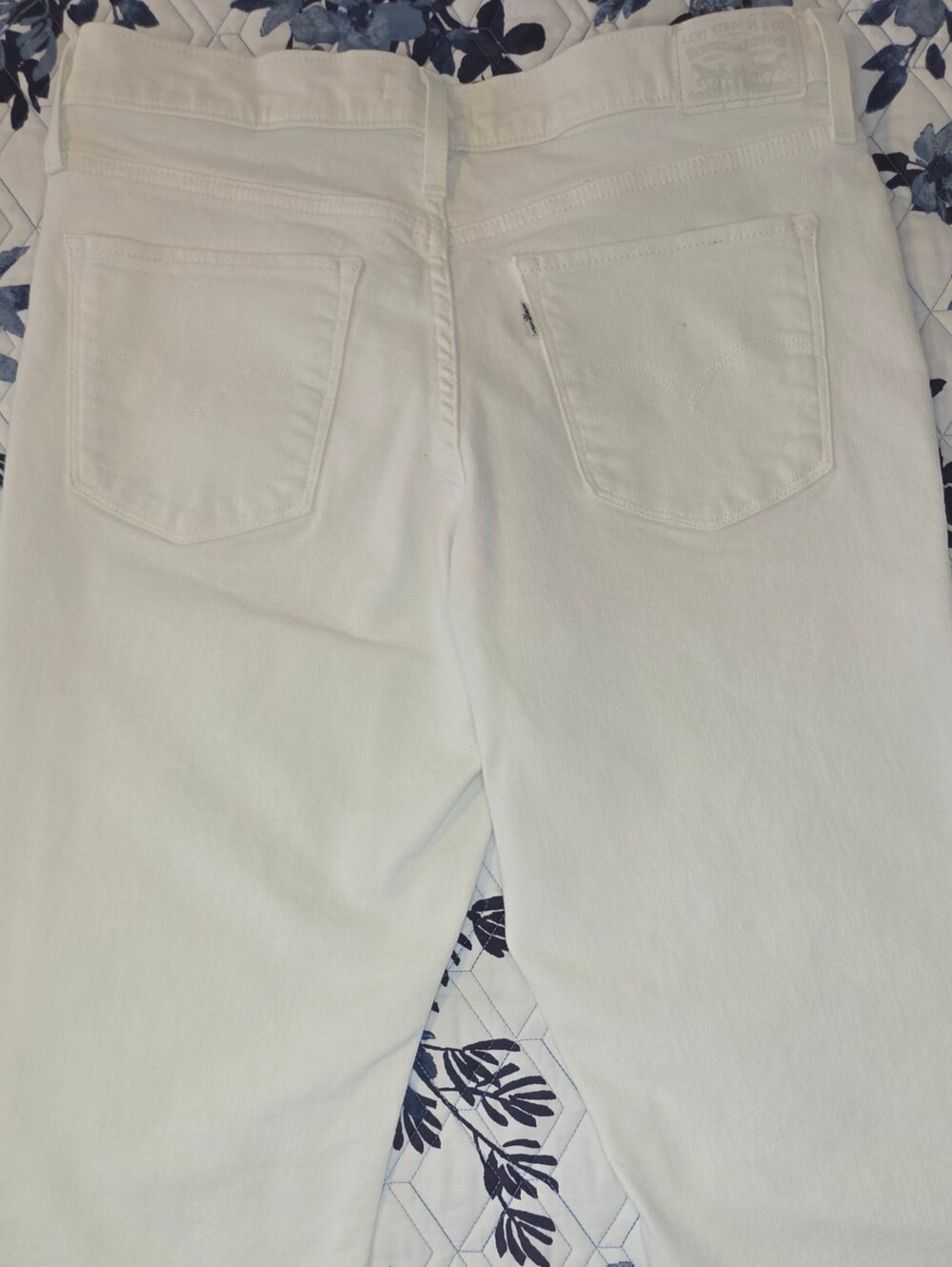 Levi's 314 Shaping Straight White Jeans Women's Size 31 Mid Rise Stretch Like Ne - Picture 7 of 7